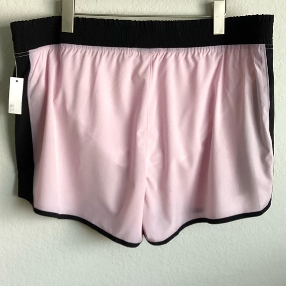 \Amazon Essentials\ NWT Women’s 4” Woven Running Shorts - Picture 9 of 13